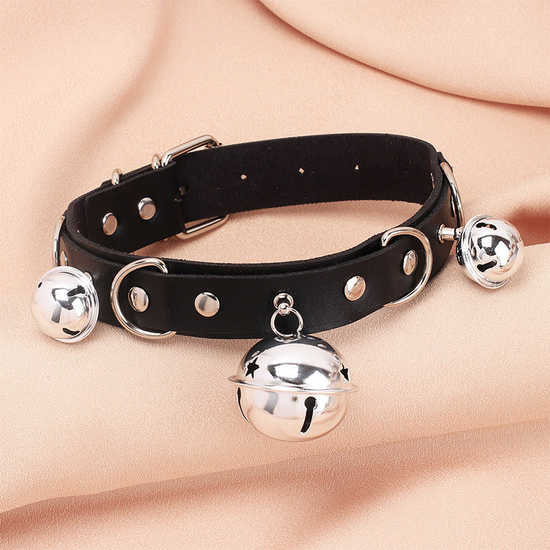 Gothic Choker Necklace Covering the Neck - Image 4